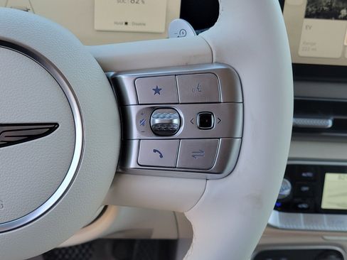 Used 2025 Genesis GV60 Advanced image 29