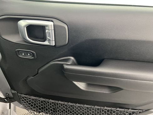 Used 2018 Jeep Wrangler Unlimited Sport S image 24