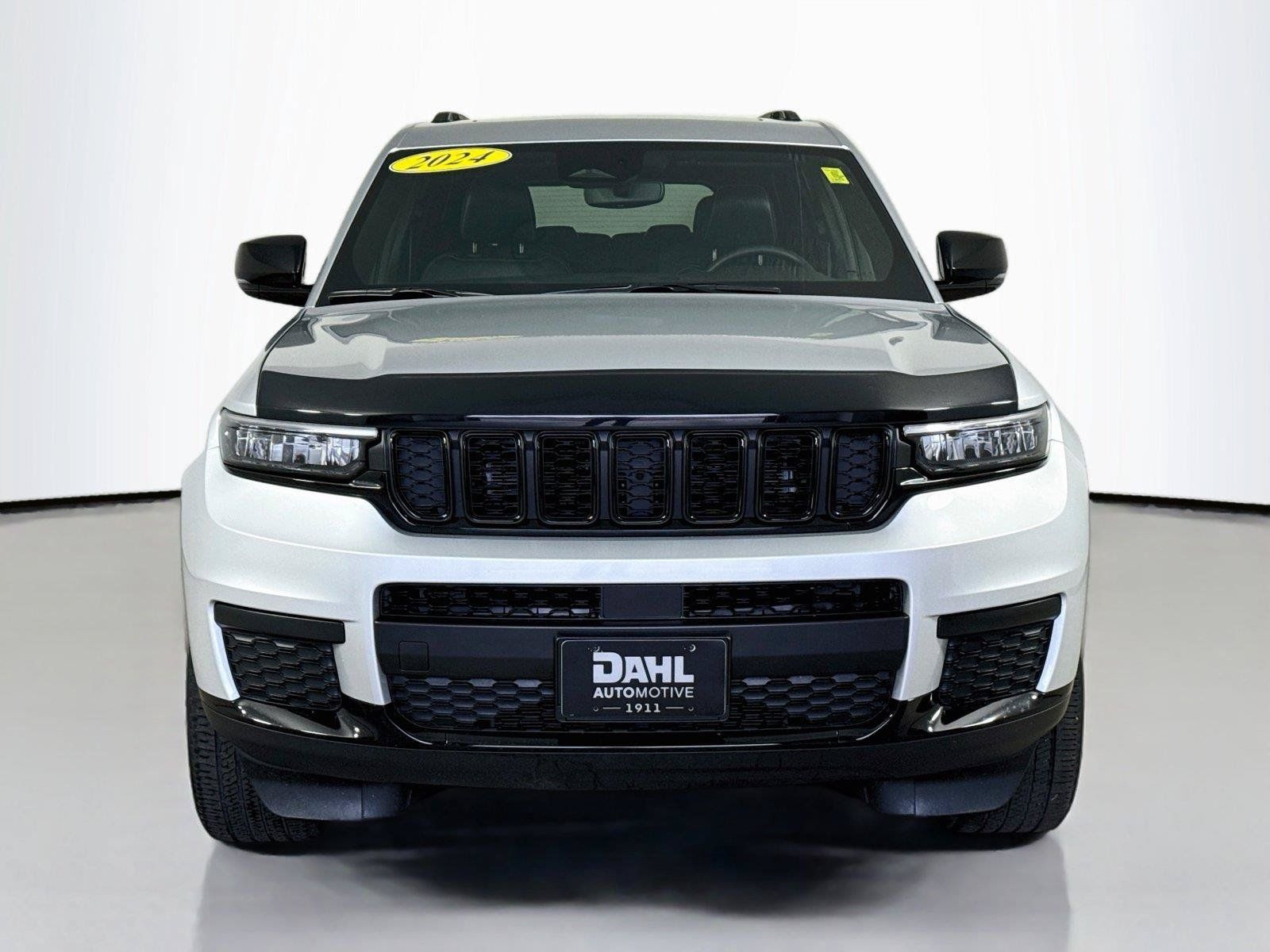 Used 2024 Jeep Grand Cherokee L Altitude AWD/4WD image 3