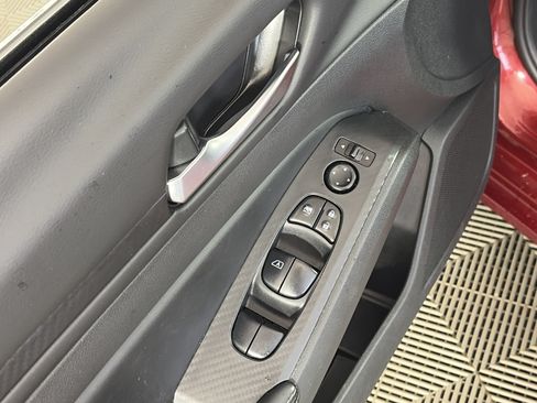 Used 2024 Nissan Altima 2.5 SV FWD image 24