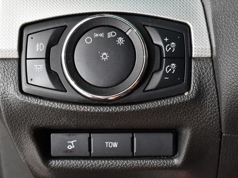 Used 2014 Ford Explorer XLT w/ Equipment Group 202A AWD/4WD image 32