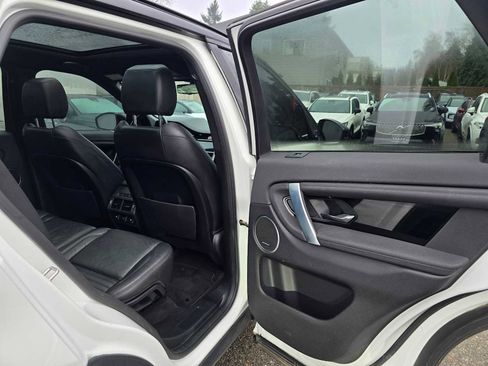 Used 2020 Land Rover Discovery Sport SE image 13