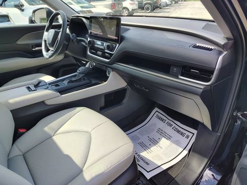 Used 2024 Toyota Grand Highlander AWD image 24