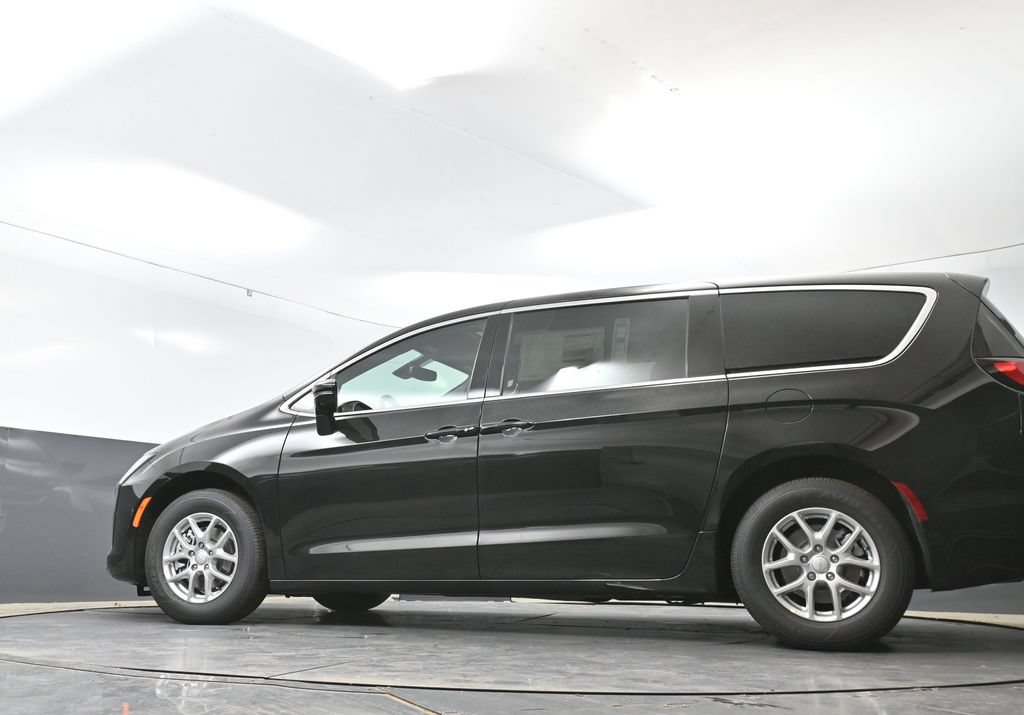 New 2027 Chrysler Pacifica Select w/ Family Tech Group FWD image 44