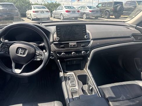 Used 2018 Honda Accord Touring image 16