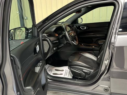 Used 2024 Jeep Compass Trailhawk image 11