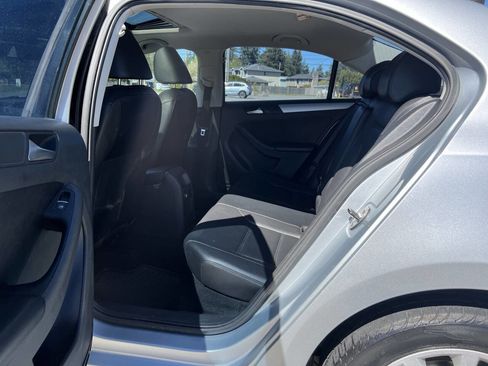 Used 2013 Volkswagen Jetta SE FWD image 20