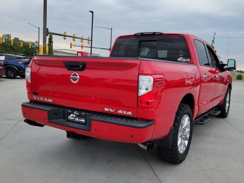 Used 2021 Nissan Titan SV w/ SV Convenience Package AWD/4WD image 5