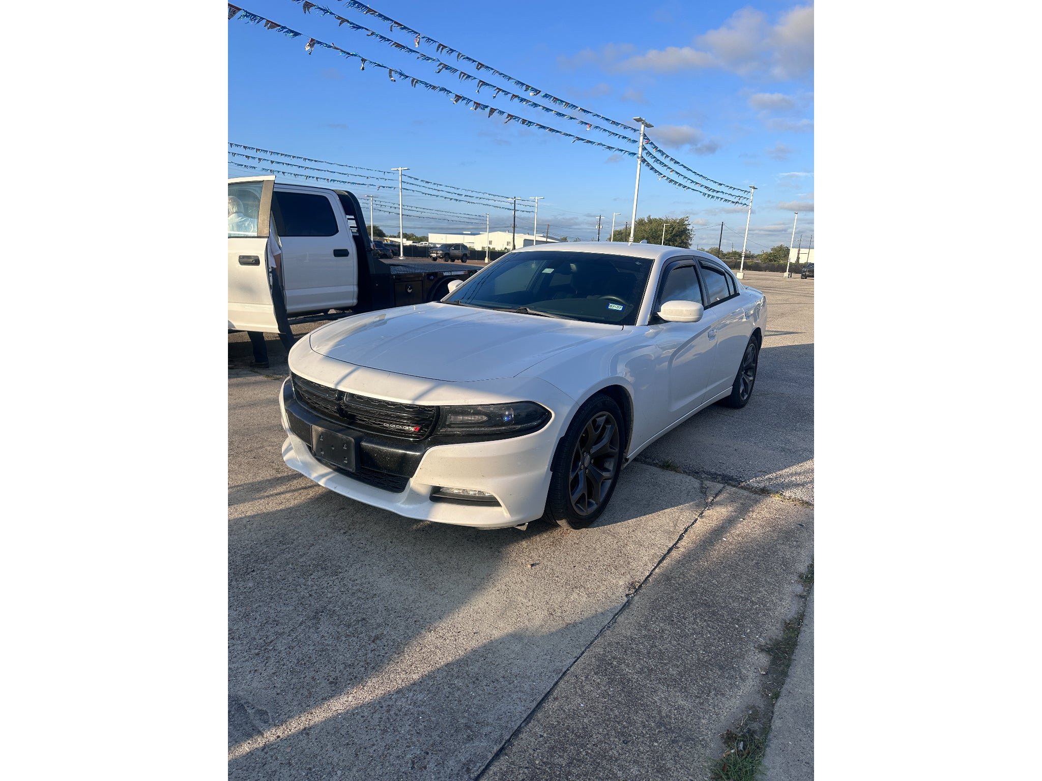 Used 2015 Dodge Charger SXT RWD image 1