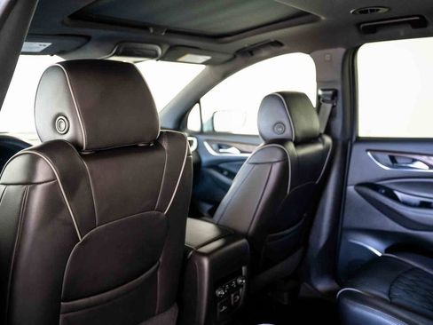 Used 2023 Buick Enclave Avenir image 30
