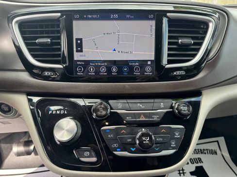 Used 2018 Chrysler Pacifica Touring Plus w/ Tire & Wheel Group FWD image 14