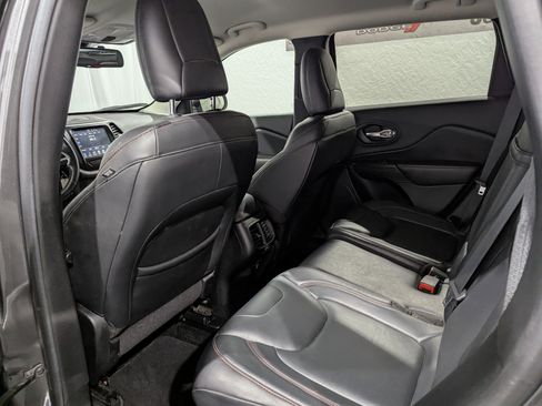 Used 2014 Jeep Cherokee Trailhawk image 11