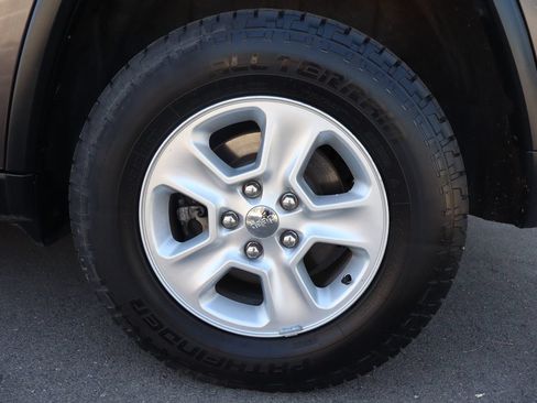 Used 2014 Jeep Grand Cherokee Laredo w/ Quick Order Package 23E AWD/4WD image 40