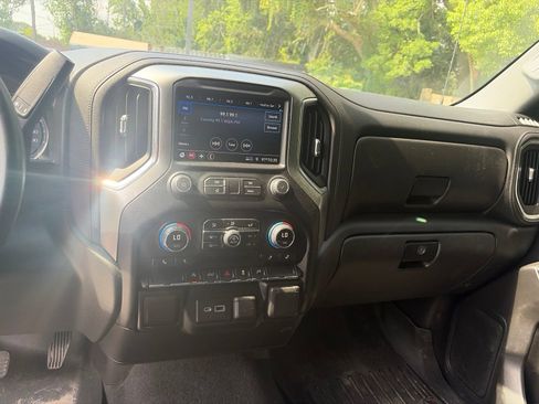 Used 2020 Chevrolet Silverado 1500 LT w/ Fleet Comfort Package AWD/4WD image 11