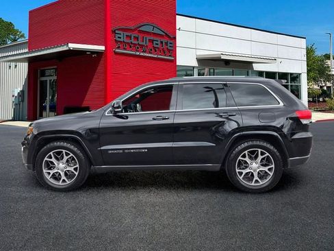 Used 2018 Jeep Grand Cherokee Limited AWD/4WD image 2
