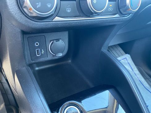 Used 2022 Nissan Kicks S image 24