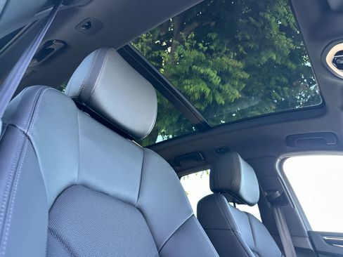 Certified 2025 Porsche Macan AWD/4WD image 18