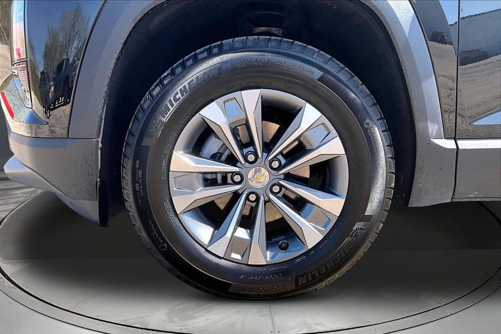 Used 2025 Chevrolet Equinox LT AWD/4WD image 35