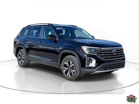 Certified 2025 Volkswagen Atlas SE image 1