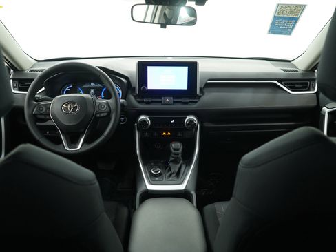 Used 2025 Toyota RAV4 XLE image 12