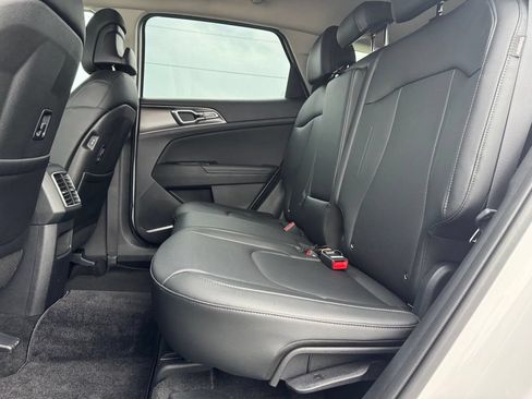 Used 2024 Kia Sportage EX AWD/4WD image 8