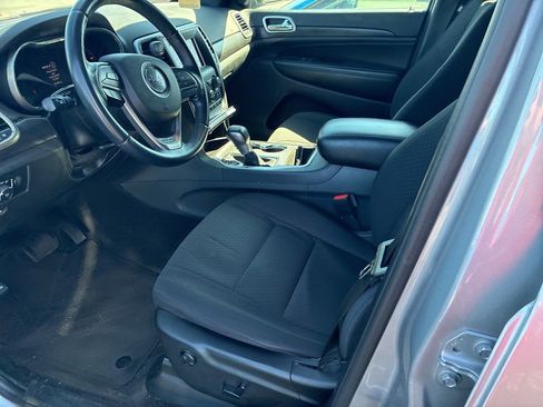 Used 2018 Jeep Grand Cherokee Laredo image 5