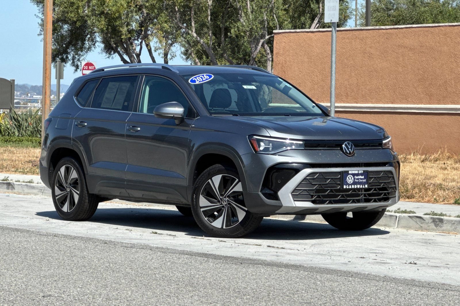 Certified 2026 Volkswagen Taos SE w/ Panoramic Sunroof Package AWD/4WD image 2