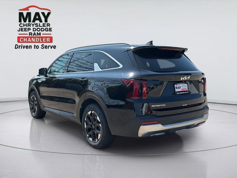 Used 2025 Kia Sorento S w/ Panoramic Sunroof Package FWD image 5