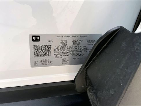 Used 2025 Chevrolet Trax RS w/ Sunroof Package FWD image 37