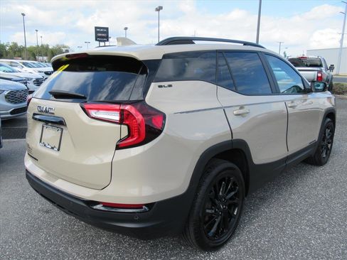 Used 2023 GMC Terrain SLE w/ Driver Convenience Package image 7