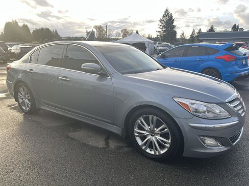 Used 2014 Hyundai Genesis 3.8 image 7