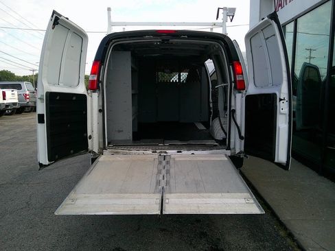 Used 2019 Chevrolet Express 3500 w/ Driver Convenience Package image 9