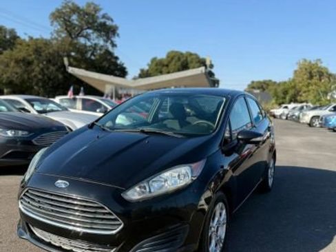 Used 2014 Ford Fiesta SE image 1