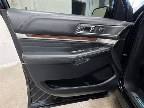 Used 2018 Ford Explorer Platinum AWD/4WD image 9
