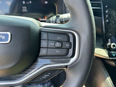 Used 2022 Jeep Wagoneer Series II AWD/4WD image 8