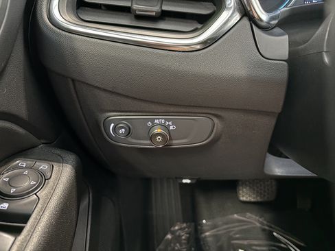 Used 2024 Chevrolet Equinox LT FWD image 24