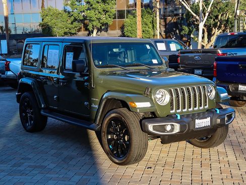 Used 2022 Jeep Wrangler Unlimited Sahara image 3
