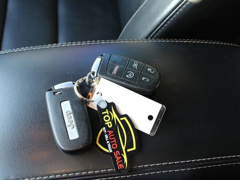 Used 2015 Jeep Grand Cherokee Limited image 91