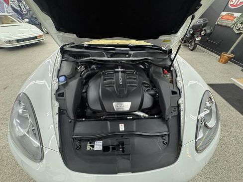 Used 2014 Porsche Cayenne Diesel AWD/4WD image 40