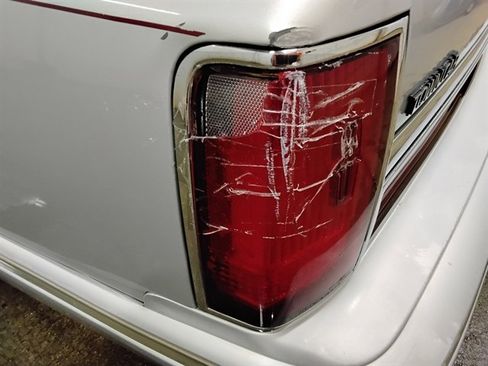 Used 1997 Lincoln Town Car Executive RWD image 18