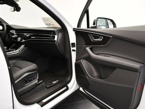 Used 2025 Audi Q7 3.0T Premium Plus w/ Premium Plus Package AWD/4WD image 46