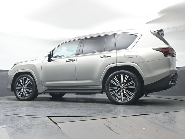Used 2023 Lexus LX 600 4WD w/ Luxury Package image 39