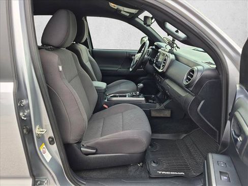 Used 2018 Toyota Tacoma TRD Sport RWD image 19