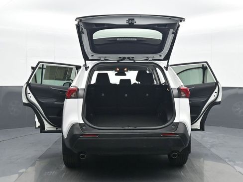 Used 2020 Toyota RAV4 LE image 25