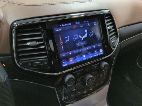 Certified 2019 Jeep Grand Cherokee Summit w/ Platinum Series Group image 30