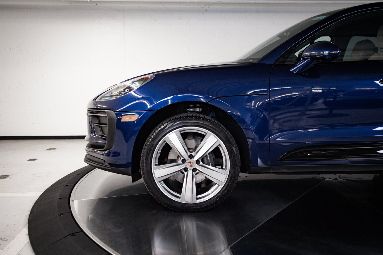 Certified 2026 Porsche Macan AWD/4WD image 11