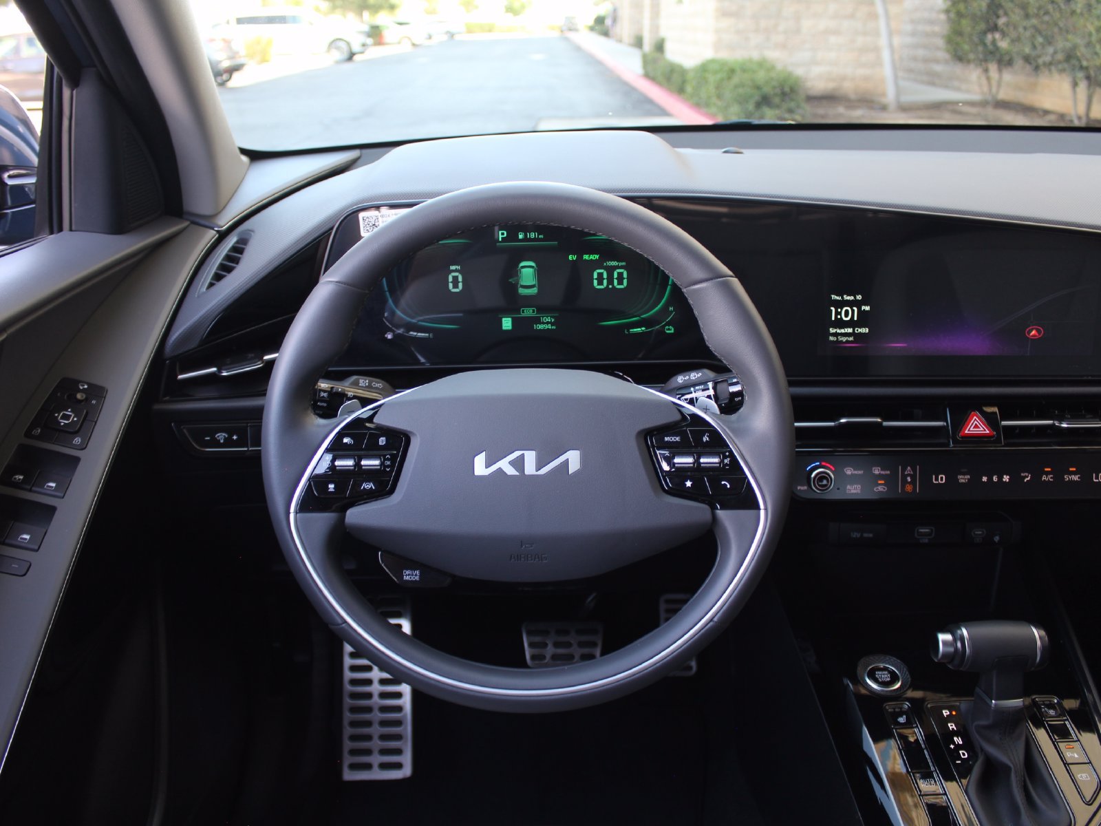 Used 2025 Kia Niro EX Touring FWD image 18
