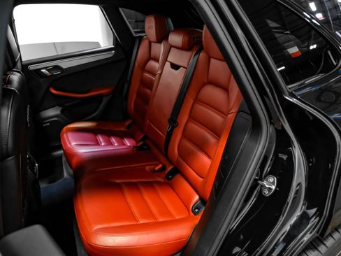 Used 2018 Porsche Macan GTS AWD/4WD image 38