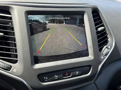 Used 2023 Jeep Cherokee Altitude Lux image 13