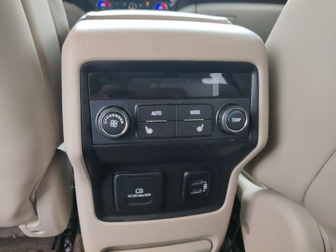 Used 2018 GMC Acadia Denali w/ Technology Package image 33